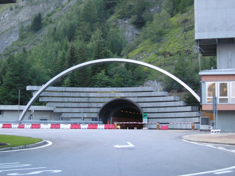 Tunnel_du_mont-blanc_coté_italien.jpg