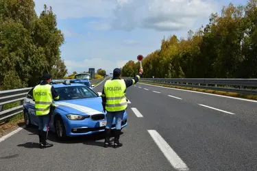 Alcune regole su verbali, limiti di guida e tachigrafo.webp